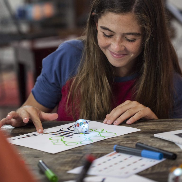 ozobot-smart-and-social-robot-scarfe-digital-sandbox